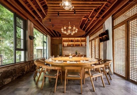 The intimate round-table dining room at Yun Ji Boutique Homestay
