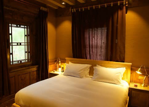 Suite interior at Songtsam Lhasa Linka