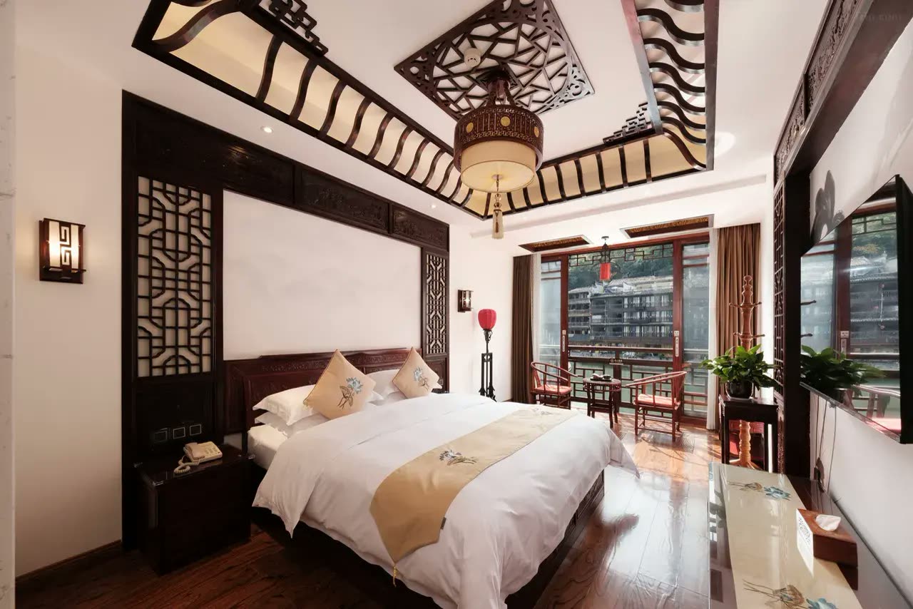 Deluxe river view room with balcony and Chinese timber detailing