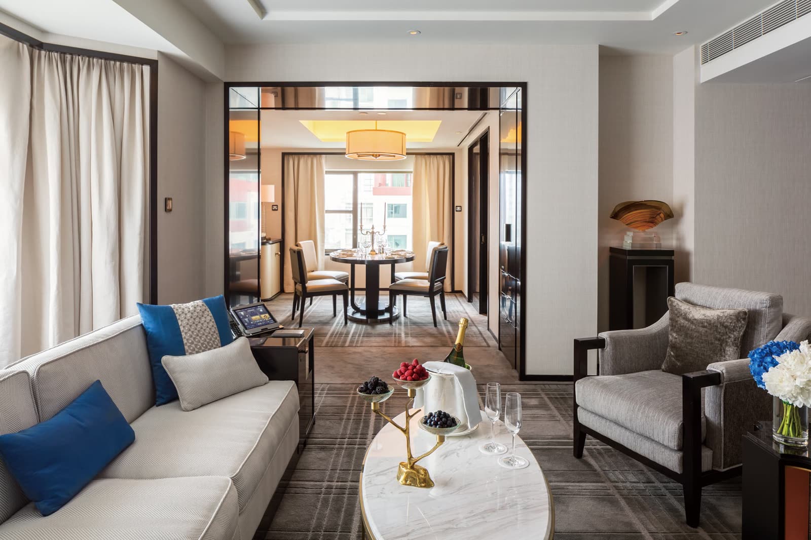 Living room of a Beijing Suite at The Peninsula Beijing