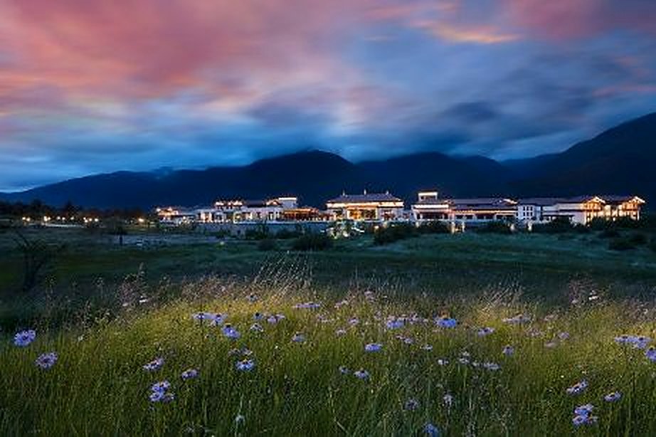Hilton Linzhi Resort buildings dusted with early snow