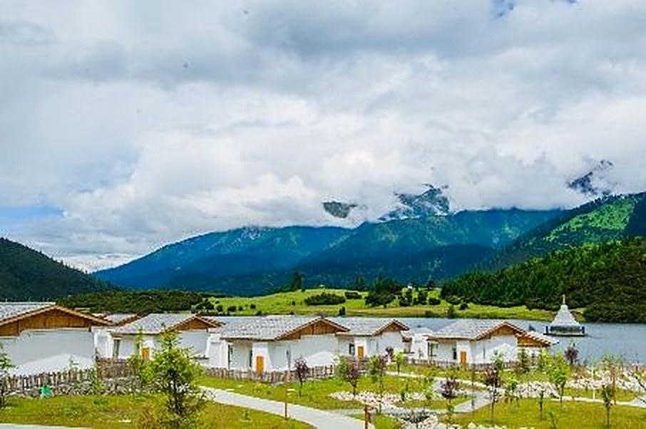 Guest room with mountain view at Artel Poly Linzhi