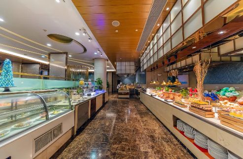 Buffet restaurant at Crowne Plaza Yichang