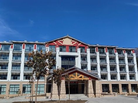 Exterior of Qomo Langzong Hotel, Jilong
