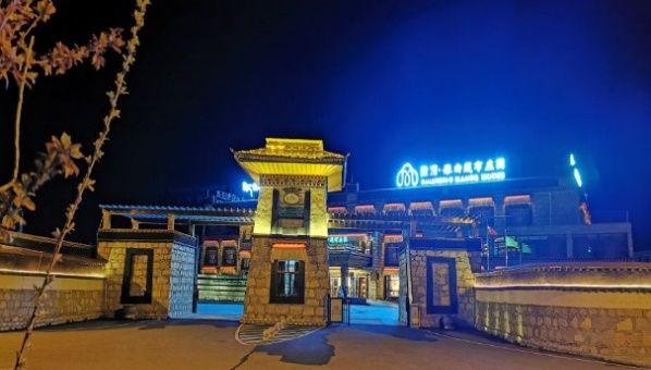 Night-lit entrance gate of Immersing Manor House, Gyantze